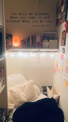 War Room Praying Space Home, Closet Altar Ideas, Bible Study Closet, Worship Room Ideas House, Bible Reading Nook, Closet Chill Space, Diy Prayer Room Ideas, Prayer Rooms In House