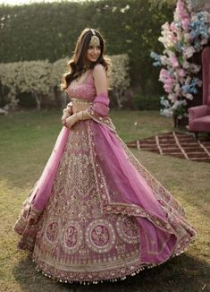 Lengha Wedding, Wedding Core, Indian Wedding Reception Outfits, Brown Stuff, Manifest Life, Indian Fits, Indian Things, Engagement Dress For Bride, Heavy Lehenga