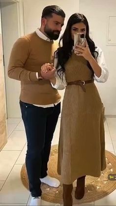 Outfits Parejas, Outfit Pareja, Outfit Navidad, Christmas Eve Outfit, Romantic Videos, Couples Outfit, Winter Skirt Outfit