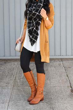 Outfits Leggings, Grey Purse, Engagement Photo Outfits Fall, Cognac Boots, Orange Cardigan, Winter Mode