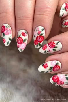 rose nails designs Rose Valentines Nails, Pink Roses Nails, Pink Rose Nail Art, Rose Nail Design Flowers, Rose Design Nail Art, Peony Nail Art, Intricate Nail Art, Rose Design Nails