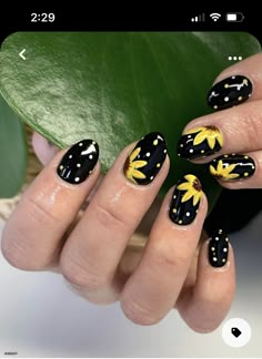 Sunflower Nails Design, Sunflower Nail Art, Summer Sunflower, Sunflower Nails, Easter Nail Art, Easter Nails, Manicure Y Pedicure, Fabulous Nails, Floral Nails