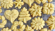 some cookies that are on a cooling rack