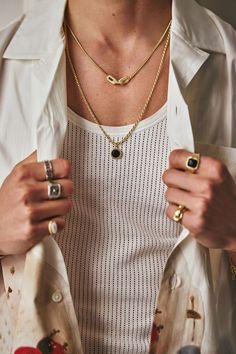 Men Necklaces Aesthetic, Jewellery Men Aesthetic, Mens Jewelry Aesthetic Gold, Man Jewelry Aesthetic, Jewelry Men Aesthetic, Men Wearing Jewelry, Men Necklace Aesthetic, Jewelry On Men, Guy Necklaces