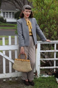 Part Outfit Ideas, The Midnight Library, Theater Play, Librarian Style, Librarian Chic, Katherine Hepburn, Op Shop, Linen Suit, The Theater