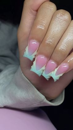 Pigment On Nails, Short Pink Tip Nails, Waterdrop Nails, Short Pink Nails Designs, Short Medium Nails, Colourful Acrylic Nails, Pink Tip Nails, Tapered Square Nails, Retro Nails