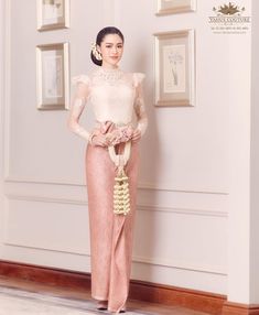 Chinese Bridal Dress, Cambodian Wedding Dress, Thai Silk Dresses, Cambodian Wedding, Traditional Thai Clothing, Muslimah Wedding Dress, Thai Costume