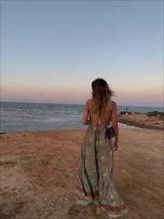 Coastal Grandmother Summer, Old Money Coastal, Preppy Summer Outfit, Italy Pics, Outfit Indie, Beach Pic Inspo, Beach Hippie, Europe Travel Outfits, Hippie Aesthetic