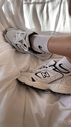 White Dad Shoes, Dad Tennis Shoes, Dad Shoes Outfit Women, Dad Shoes Outfit, Shoes Newbalance, Shoes Wishlist, Tennis Shoes Outfit