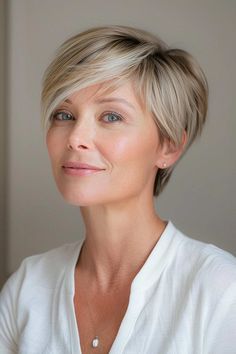 Refresh your look with stylish long pixie cuts for women over 50. These cuts add volume, are easy to maintain, and perfect for fine, wavy, or gray hair. Messy Pixie Bob Haircut, Long Pixie Haircuts For Women, Long Layered Pixie Haircut Fine Hair, Pixy Cut, Modern Pixie Haircut, Long Pixie Haircut, Long Pixie Cut, Short Hairstyles Over 50