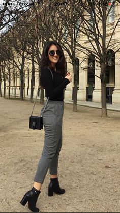 Black Jeans Business Outfit, Office Outfits Women Hourglass Shape, Business Casual Boots Outfit, Elevated Casual Outfit Spring, Outfit Botas, Mode Zara, Casual Day Outfits, Classy Work Outfits