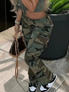 Street Chic Camo Cargo Jeans for Women, Stylish Mid-stretch Loose Denim Trousers Army Cargo Pants, Jeans Street Style, Chic Jeans, Graduation Outfits, Trouser Design, Design Stand, Cooler Look, Summer Concert