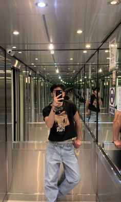 Elevator Pics Men, Boys Valentines Shirt, Outfit Latina, Pretty Summer Outfits, Calligraphy Diy, Energy Manifestation, Fashion Teenage School, Outfit Ideas Streetwear, Adventure Core