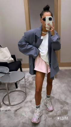 With Shorts Outfit, Outfit With Shorts, Outfits With Shorts, Minimalist Chic Fashion, Rome Outfits, Outfits Shorts, Extreme Fashion, Woman Outfit, Mum Fashion