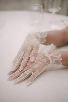 Cream Ruffle Lace Gloves Women Gloves Classy, White Lace Gloves Wedding, Bridal Gloves Short, Lace Bridal Gloves, How To Make Lace Gloves, Fun Wedding Accessories, Bridgerton Gloves, White Gloves Aesthetic, Lace Hand Gloves