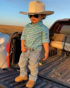 Country Baby Pictures, Western Baby Clothes, Baby Boy Cowboy, Mode Country, Country Baby Boy, Baby Clothes Country, Toddler Wearing