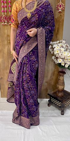 Babysitting Crafts, Womens Trendy Dresses, Sari Blouse Designs, Sari Blouse, Saree Trends, Indian Weddings, Fashion Attire