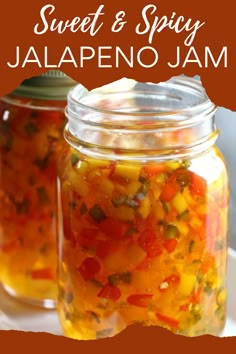 Closeup shot of delicious jalapeno jam in mason jars. Simply Recipe, Jalapeno Jam Recipe, Jalapeno Jelly Recipes, Canning Jam Recipes, Jalapeno Jam, Easiest Recipes