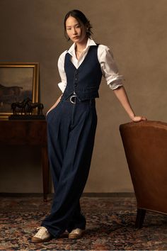 Polo Ralph Lauren Fall 2023 Ready-to-Wear https://www.vogue.com/fashion-shows/fall-2023-ready-to-wear/polo-ralph-lauren/slideshow/collection#11 Creative Business Attire, Crunchy Cowgirl, Polo Ralph Lauren Women Outfits, Corp Goth, 2023 Fw, Stile Casual Chic, Fall 2023 Ready To Wear, Ralph Lauren Fall, 2023 Ready To Wear Collection