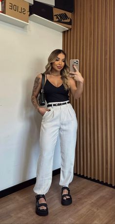 After College Outfits, Park Date Outfit Spring, Outfit Fitness Mujer, Outfits Elegante Sport, Hot Mom Aesthetic Outfits, Spring Going Out Outfits Night, Lunch Party Outfit, Market Day Outfit, Chicana Fashion