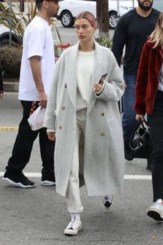 Trent Coat, Hailey Baldwin Street Style, Hailey Bieber Outfits, Celebrity Style Guide, Hailey Baldwin Style, Fall Fashion Coats, Looks Pinterest, Looks Street Style, Street Style Winter