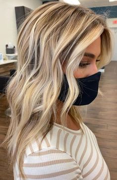 60 Best Blonde Highlights Ideas To Try in 2023 - The Trend Spotter Fall Balayage Blonde Dark Roots Short Hair, Shoulder Length Blonde With Lowlights, Blended Blonde And Brown Hair, Highlight And Low Lights Blonde, Honey Blonde With White Highlights, Blonde Hair Coloring Ideas, Dimensional Highlights Blonde, Keto Barbeque Sides, Medium Blonde Hair With Curtain Bangs