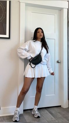 White Tennis Skirt Winter Outfit, Fall Pickleball Outfit, Casual Tennis Outfit, Movie Outfits Black Women, Tennis Dress Outfit Black Women, White Travel Outfit, Styling White Tennis Skirt, Skirts With Sneakers Outfits, White Mini Skirt Outfit Winter