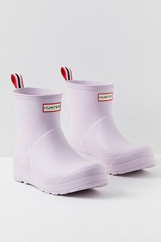 Enjoy rainy days with these short, flatform rubber rain boots. This classic style features a buckle accent on the side, logo detailing in front, and treaded rubber sole.* Ankle-grazing height* Fully waterproof* Pull-on style Cute Rubber Boots, Rain Boots Outfit Summer, Rain Boots Hunter, Rain Boot Outfit, Cute Rain Boots, Hunter Wellies, Strawberry Hearts, Preppy Shoes