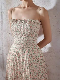 A-Line Minimalist Floral Holiday Prom Dress Spaghetti Strap Sleeveless Tea Length Polyster with Pleats Pattern / Print - RongMoon Sandal Tali, Spaghetti Strap Prom Dress, Pleated Mini Dress, Dress Flower, Pleated Midi Dress, Mode Inspo, Pretty Clothes, Mode Inspiration