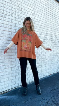 Oversized Band Tee, Style Surf, Graphic Tee Outfits, Teacher Outfit, Product Recommendations, Where To Shop, Shopping Tips, Outfits Winter, Tee Outfit