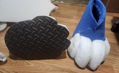 a pair of shoes that have been made out of foam and rubber on the floor