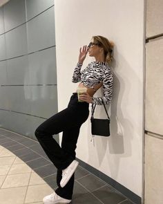 Zebra Aesthetic, Turtle Neck Outfit, Foto Poses, Animal Print Blouse, Looks Style, Mode Inspiration, Looks Vintage, Fashion Killa, Outfits Casuales