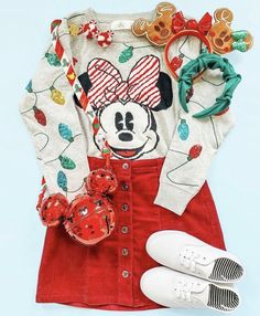 Disney Inspired Outfits Winter, Christmas Disney Bounding, Christmas Disney Outfits Women, Christmas At Disney World Outfits, Christmas Disney World Outfits, Disneybound Christmas, Disneyland Outfits Christmas, Disney Christmas Outfits Women