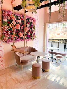 Romance Bookstore, Bookstore Interior, Flower Wall Decor Diy, Cafe Board, Cafe Design Inspiration, Bakery Shop Interior, Beauty Shop Decor, Flower Shop Interiors, Bakery Shop Design