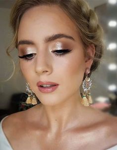 10 Bridal Makeup Ideas and Top Tips for Going DIY – Clear Wedding Invites Wedding Makeup Blue, Wedding Makeup For Blue Eyes, Summer Wedding Makeup, Pale Skin Makeup, Pale Makeup, Wedding Guest Makeup