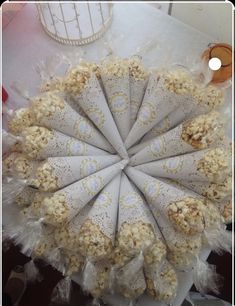 popcorn cones are arranged in the shape of a circle on top of plastic wrappers