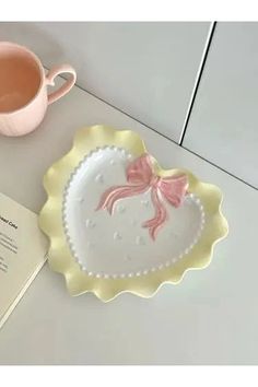 Pastel Bow Heart Plates Clay Bowl Designs, Displaying Trinkets, Plate Clay, Heart Plates, Pastel Bows, Anime Decals, Desserts Snacks, Clay Plates, Yellow Plates