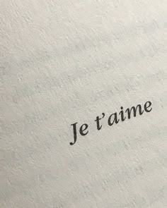 the word je t'aime written in black ink on an old typewriter