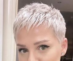 Short Pixie Cut With Bangs, Bangs For Fine Hair, Funky Pixie Cut, Sun Hair, Hairstyles Layered, Long Layer, Short White Hair, Haircut Medium, Funky Hair