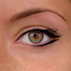 Beautifully simple eyeliner on #flawless skin. Organic Sweet Potato Lotion. Get rid of skin imperfections. www.MySkinsfriend.com Permanente Make-up, Eyeliner Tips, Almond Eyes, Simple Eyeliner, Zombie Makeup, Eyeshadow Looks, Aesthetic Makeup