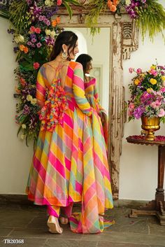 Amrela Dress, Frock Suit Design, Frock Suit, Simple Frock Design, Function Dresses, Long Frock Designs, Frock Designs, Long Gown Design