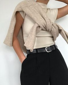 Adrette Outfits, Fashion Gone Rouge, Look Retro, School Looks, Looks Street Style, Business Outfit, Beige Sweater