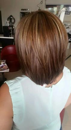 Brown Hair Honey Highlights, Mid Length Hair With Bangs, Short Hair Cuts For Round Faces, Short Hair Highlights, Haircuts For Medium Length Hair, Brunette Hair With Highlights, Natural Gray Hair, Boring Hair, Hair Color Auburn