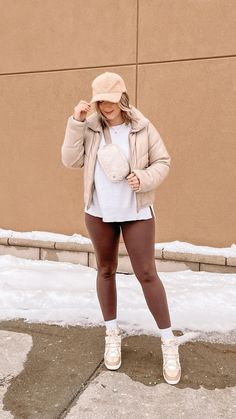 Shop here: https://liketk.it/404k1 Winter Outfits Puffer Jacket, Puffer Jacket Brown, Ootd Winter, Brown Leggings, Wedge Sneakers