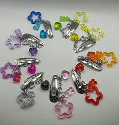 Star, gummy bear, heart hair clip. Candy inspired hair clip. 1 per order if you have any color request or question, message me ! Cool Hair Clips Accessories, Fun Hair Accessories, Decora Hair Clips, Decora Hair, Fox Outfit, Decora Fashion, Star Hair Clips, Hair Clips Cute, Cute Hair Clips