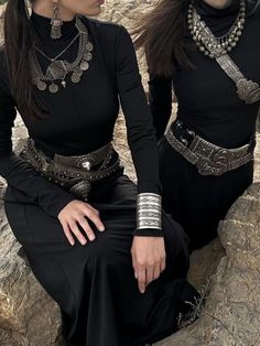 Armenian Clothing, Creative Earrings, Armenian Culture, Geeky Girls, Afghan Dresses, Arab Fashion, Armenia, Black Outfit, Knitting Yarn