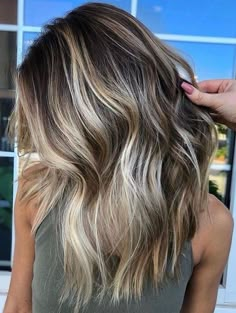 Light Brunette Hair, Blonde Hair Transformations, Being Single, Best Hairstyle, Brunette Balayage Hair, Brown Hair Balayage, Single Dating, Artistic Hair, Hair Inspiration Color