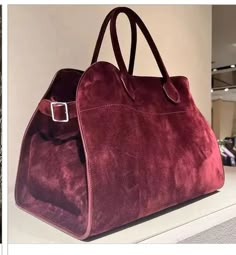 Nice Purses, Suede Tote Bag, Soft Leather Handbags, Bag Minimalist, Best Purses, Suede Tote, Travel Tote Bag, Commuter Bag