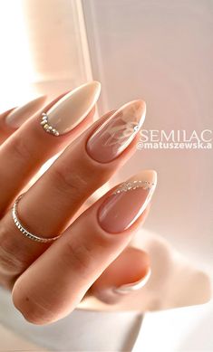 @matuszewsk.a - Nail Art Ongles Beiges, Simple Wedding Nails, Engagement Nails, Bridal Nail Art, Elegant Nail Art, Beige Nails, Wedding Nails Design, Nail Art Wedding