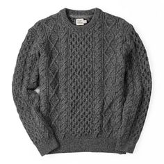 A true heritage sweater with a storied past and a long future ahead Retro Sweaters, New Year Outfits, Flint And Tinder, Mens Winter Sweaters, Style Girlfriend, Crew Neck Sweaters, Looks For Men, Retro Sweater, New Years Outfit